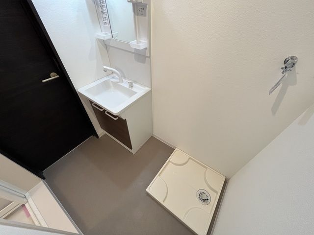 ジーメゾン春日部緑町の洗面所