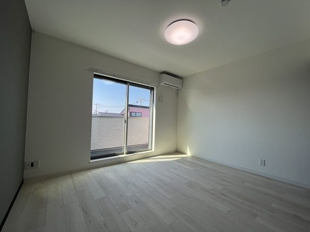 ジーメゾン春日部緑町の居間・リビング