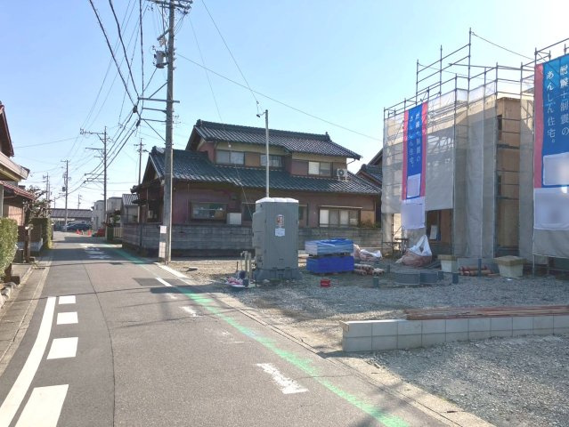 クワイエ　一宮市北方町北方第2　全2区画分譲の前面道路含む現地写真|「現地（2026年2月27日）撮影」　
■前面道路　
■ヤマダ不動産　株式会社リライフ