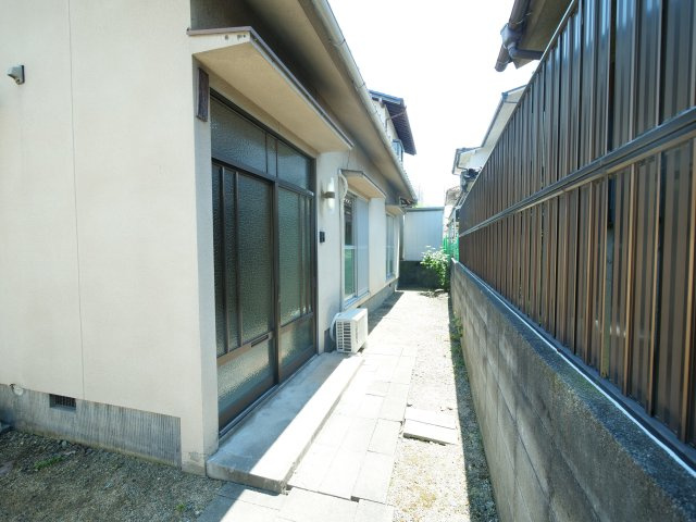 佐藤様貸家の玄関