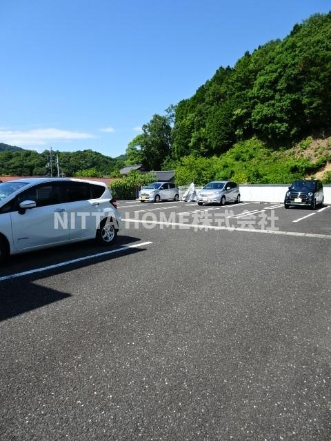 グランツオークの駐車場|駐車場は敷地内に２台分の確保があります！