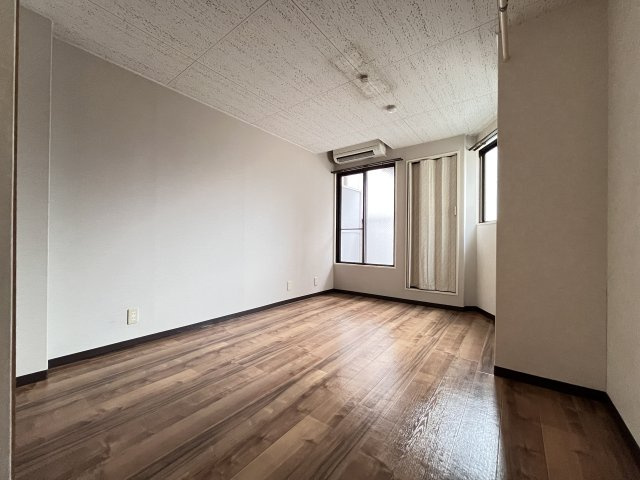 EST長居西の洋室