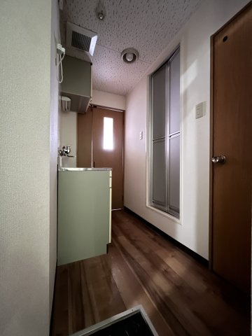 EST長居西の玄関