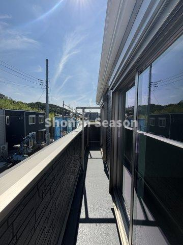【現地画像あり】平塚市山下第１５　全４棟　1号棟のバルコニー|2部屋からアクセス可能なバルコニーが南側に◎