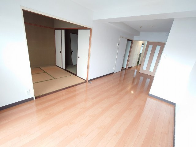 【居間・リビング】 | ミリオンコーポラス白鷺（C-4）