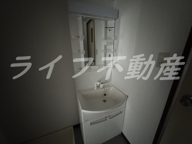 ツカサロイヤルハイツ瓢箪山の洗面所|忙しい朝には欠かせない洗面所です