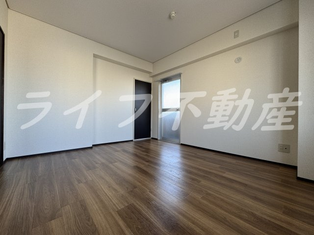 ツカサロイヤルハイツ瓢箪山の居間・リビング|使いやすい居間です