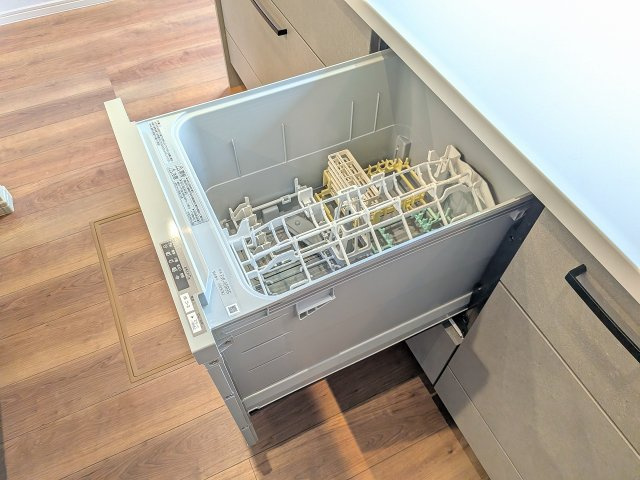 八王子市　めじろ台　中古戸建てのキッチン|～食洗機付き　食事後の食器洗いはお任せ、家族でゆっくりとくつろげます～