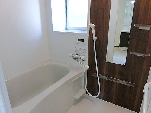 牛田ハイムの浴室|窓のある明るいバスルーム　※前回募集時