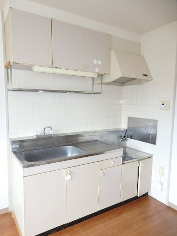 エル・コーポ上の浜のキッチン|コンパクトなキッチンで掃除もラクラク