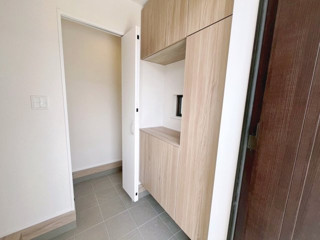 ハートフルタウン読谷村上地　B号棟の玄関