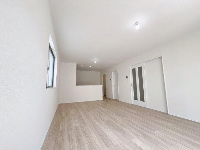 ハートフルタウン読谷村上地　B号棟の居間・リビング|LDK18帖