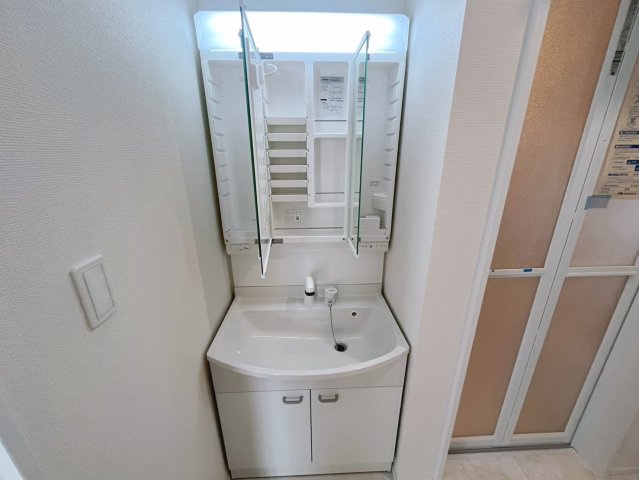 ハートフルタウン読谷村上地　B号棟の独立洗面台