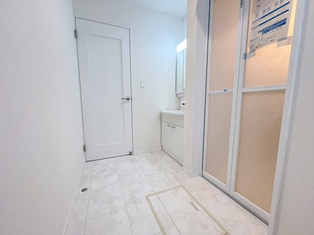 ハートフルタウン読谷村上地　B号棟の玄関