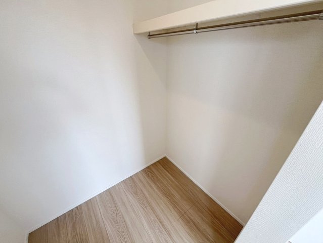 ハートフルタウン読谷村上地　B号棟の収納|ウォークインクローゼット