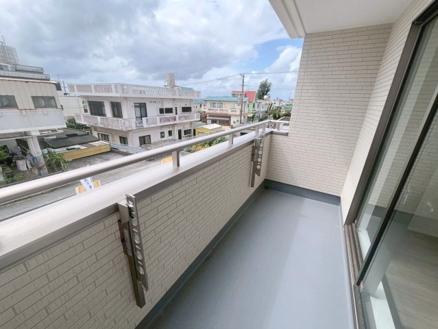 ハートフルタウン読谷村上地　B号棟のバルコニー
