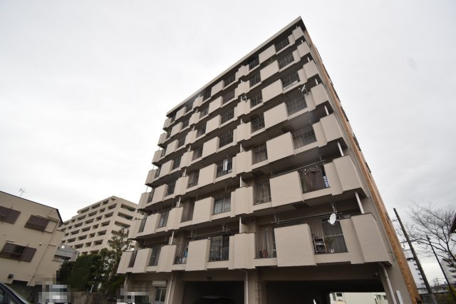 鳥飼リバーハイツの外観