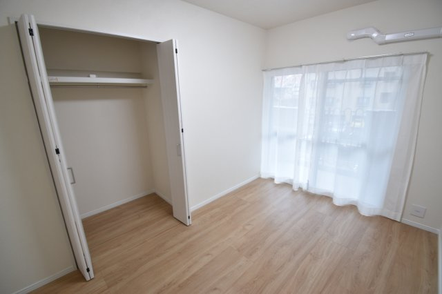 鳥飼リバーハイツの洋室