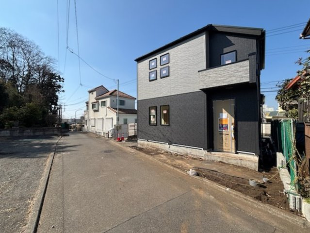 横浜市泉区上飯田町 新築戸建て【仲介手数料無料】カースペース2台の前面道路含む現地写真