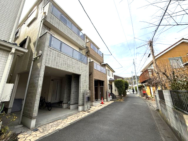 海まで10分！3SLDK の前面道路含む現地写真|前面道路