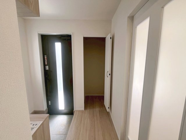 ハートフルタウン読谷村上地　C号棟の玄関|玄関収納