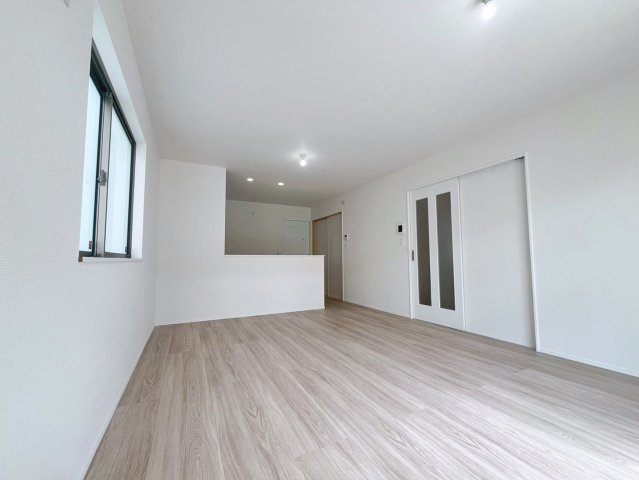 ハートフルタウン読谷村上地　C号棟の居間・リビング|LDK16帖