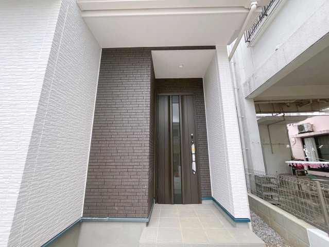 ハートフルタウン読谷村上地　C号棟の玄関