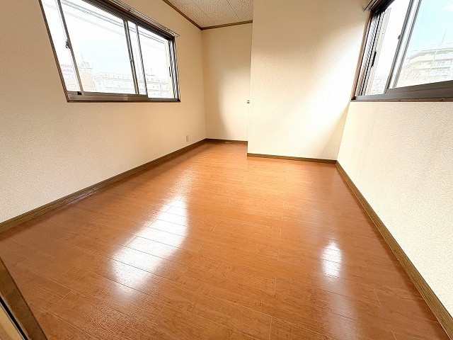 【洋室】 | 5帖(2階）
