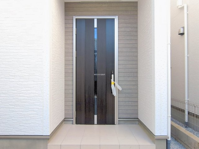 富士見市水谷東１丁目の新築一戸建の玄関