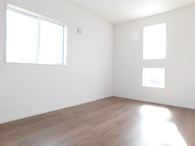 名古屋市港区大西２丁目の新築一戸建の洋室|◇２階洋室◇　　南面を含む２面採光で明るい洋室６．０帖　全居室収納完備！