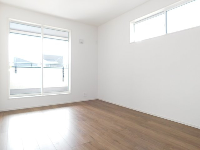 名古屋市港区大西２丁目の新築一戸建の洋室|◇２階洋室◇　　南面を含む２面採光で明るい洋室７．１２帖　ＷＩＣ完備！　バルコニー利用可！