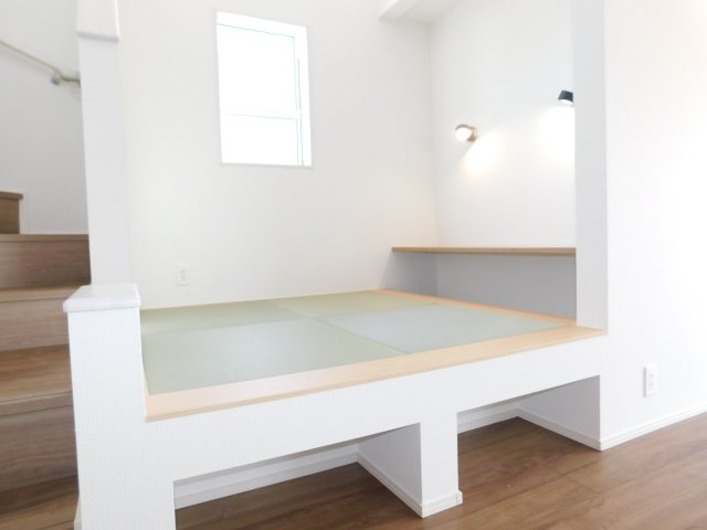 名古屋市港区大西２丁目の新築一戸建の居間・リビング|◇マルチスキップ◇　　多用途に使えるＬＤＫ併設のマルチスキップ２．５帖