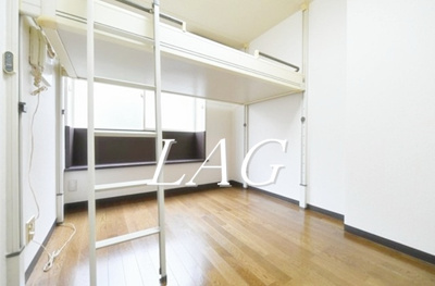 【居間・リビング】 | メトリブ三軒茶屋 | 洋室のお部屋です。