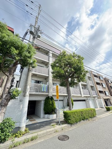 神戸市中央区籠池通１丁目の賃貸マンションのエントランス
