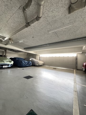 神戸市中央区籠池通１丁目の賃貸マンションの駐車場