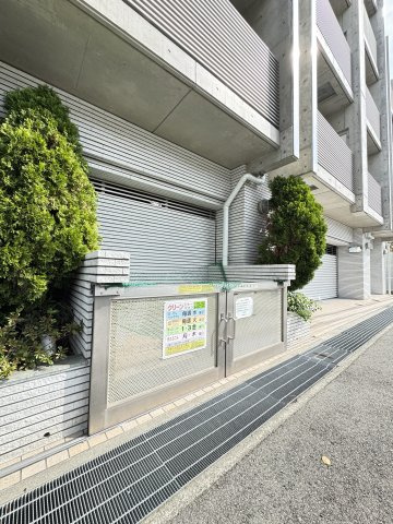 神戸市中央区籠池通１丁目の賃貸マンションのエントランス