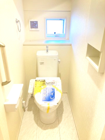 ブルーミングガーデン前橋市駒形町　3号棟のトイレ|1階には2ヶ所トイレがあります。