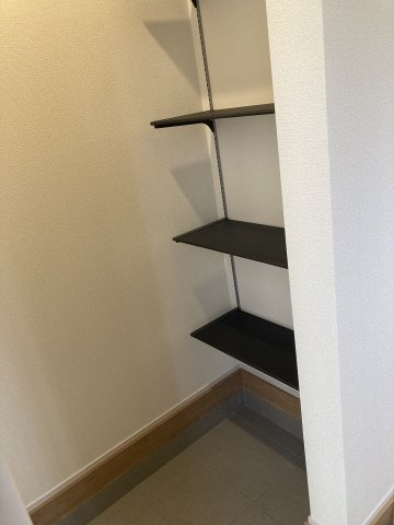 ブルーミングガーデン前橋市駒形町　3号棟の収納|玄関は土間収納付きです♪