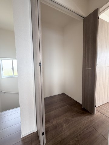 ブルーミングガーデン前橋市駒形町　3号棟の収納|2階廊下に収納付きです。
