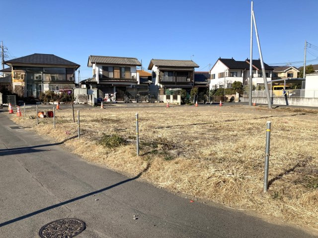 ブルーミングガーデン前橋市駒形町　3号棟の前面道路含む現地写真|角地で陽当たりも良好です☆気持ち良い毎日が送れますよ！