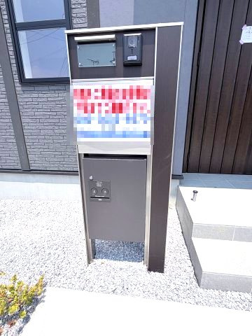 ブルーミングガーデン前橋市駒形町　3号棟の玄関|宅配ボックス・モニター付きインターホンが標準装備！