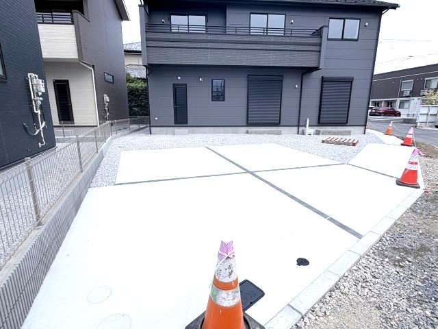 ブルーミングガーデン前橋市駒形町　3号棟の駐車場|駐車場はキレイに整備されています。並列3台駐車可能です。