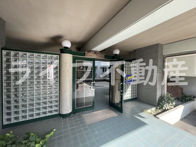 デサプトゥリのエントランス|落ち着いたエントランスです