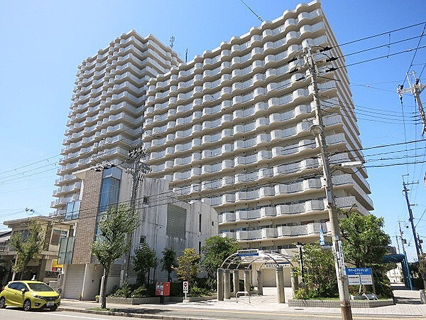 サバービアシティ21B棟の外観