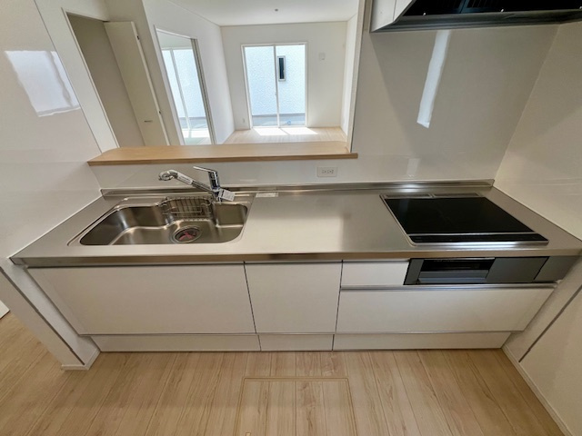 久留米市東合川新町第2-2号棟のキッチン|システムキッチンで料理を楽しく