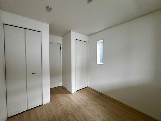 久留米市東合川新町第2-2号棟の洋室|洋室2F②　2ヶ所収納スペースあり