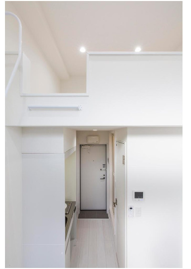 ジリオロッソ東新宿の玄関