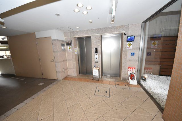 ルクレ阿波座レジデンスのエントランス