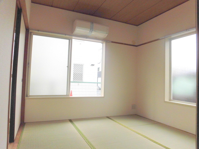 ホワイトヒルズの和室|★4.5帖の和室★