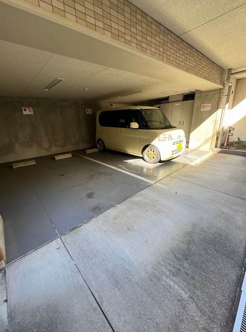 アクサス深川住吉の駐車場